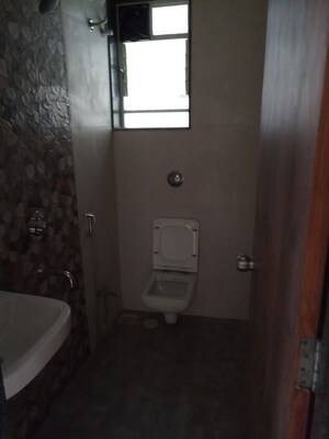 Bathroom in 4 BHK Apartment at Mayur Colony – for Rent
