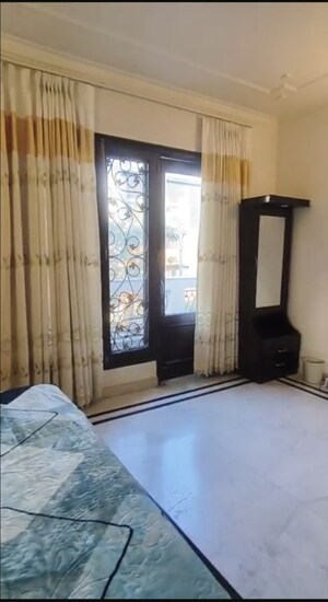 Room in 3 BHK Builder Floor at Greater Kailash ii – for Rent