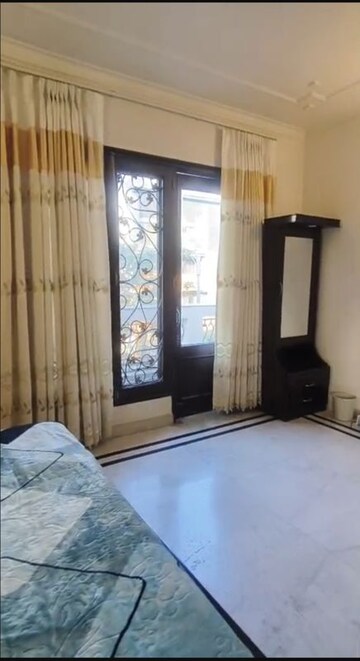 Room in 3 BHK Builder Floor at Greater Kailash ii – for Rent