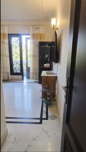 Furnished Amenities in 3 BHK Builder Floor at Greater Kailash ii – for Rent