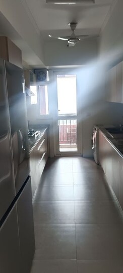 3 BHK + Servant Room Apartment For Rent in DLF Park Place
