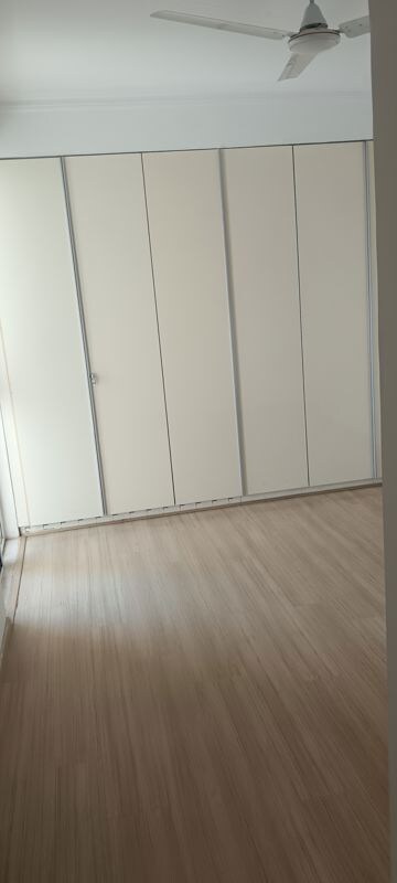 Room in 3 BHK Apartment at DLF Park Place, Sector 54 – for Rent