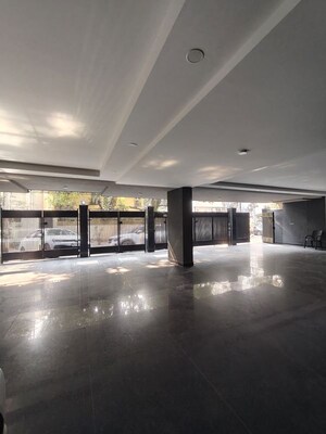 Parking in 3 BHK Builder Floor at Defence Colony – for Rent