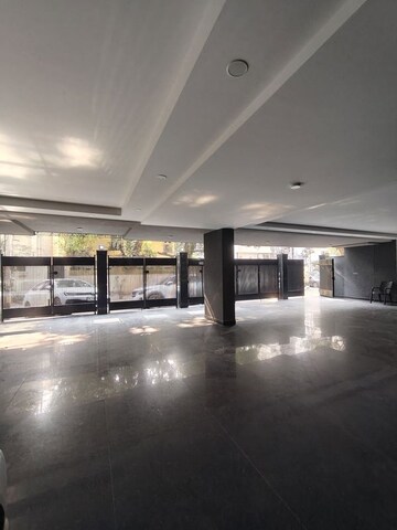 Parking in 3 BHK Builder Floor at Defence Colony – for Rent