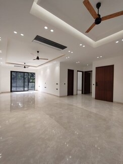 3 BHK + Servant Room Builder Floor For Rent in Defence Colony