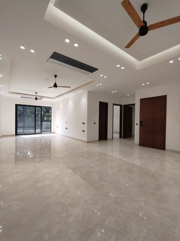 3 BHK + Servant Room Builder Floor For Rent in Defence Colony