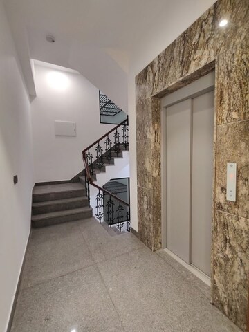 Room in 3 BHK Builder Floor at Defence Colony – for Rent