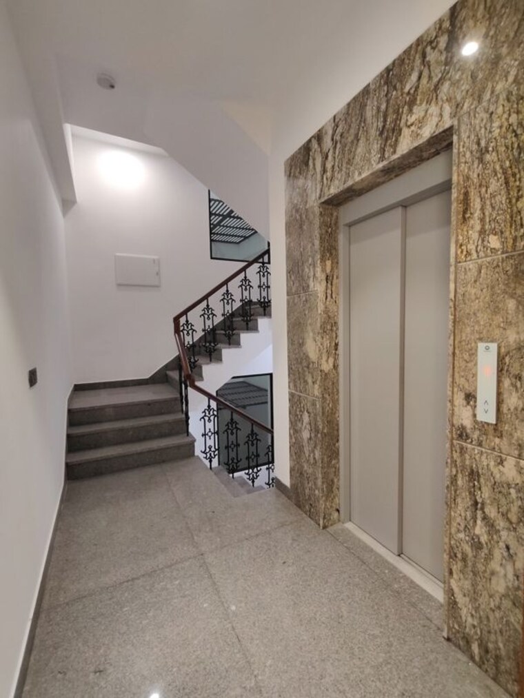 Room, defence colony 3 Bedroom 2925 Sq.Ft. Builder Floor In Defence Colony Delhi 10012701