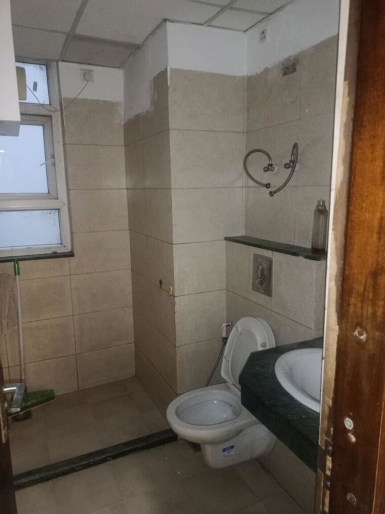 Bathroom, bptp-spacio 3.5 Bedroom 1303 Sq.Ft. Apartment In Sector 37d Gurgaon 10012669