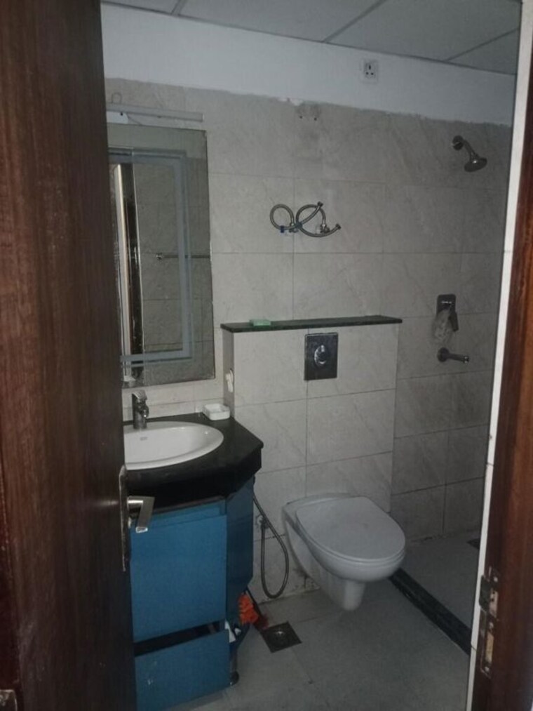 Bathroom, bptp-spacio 3.5 Bedroom 1303 Sq.Ft. Apartment In Sector 37d Gurgaon 10012669