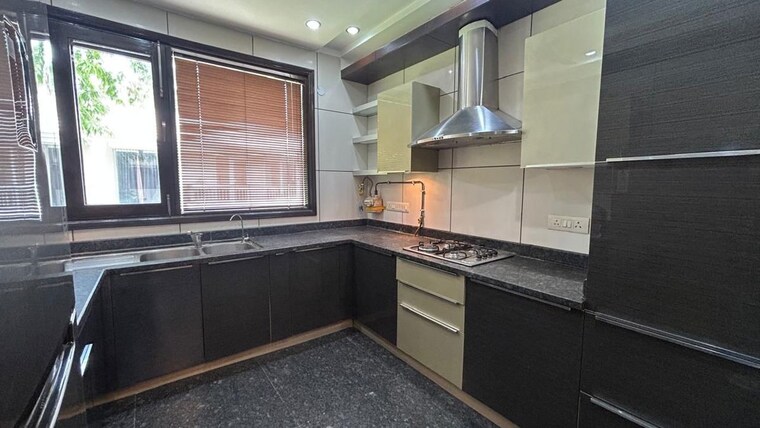 Kitchen, safdarjung enclave 3 Bedroom 250 Sq.Yd. Builder Floor In Safdarjung Enclave Delhi 10012709