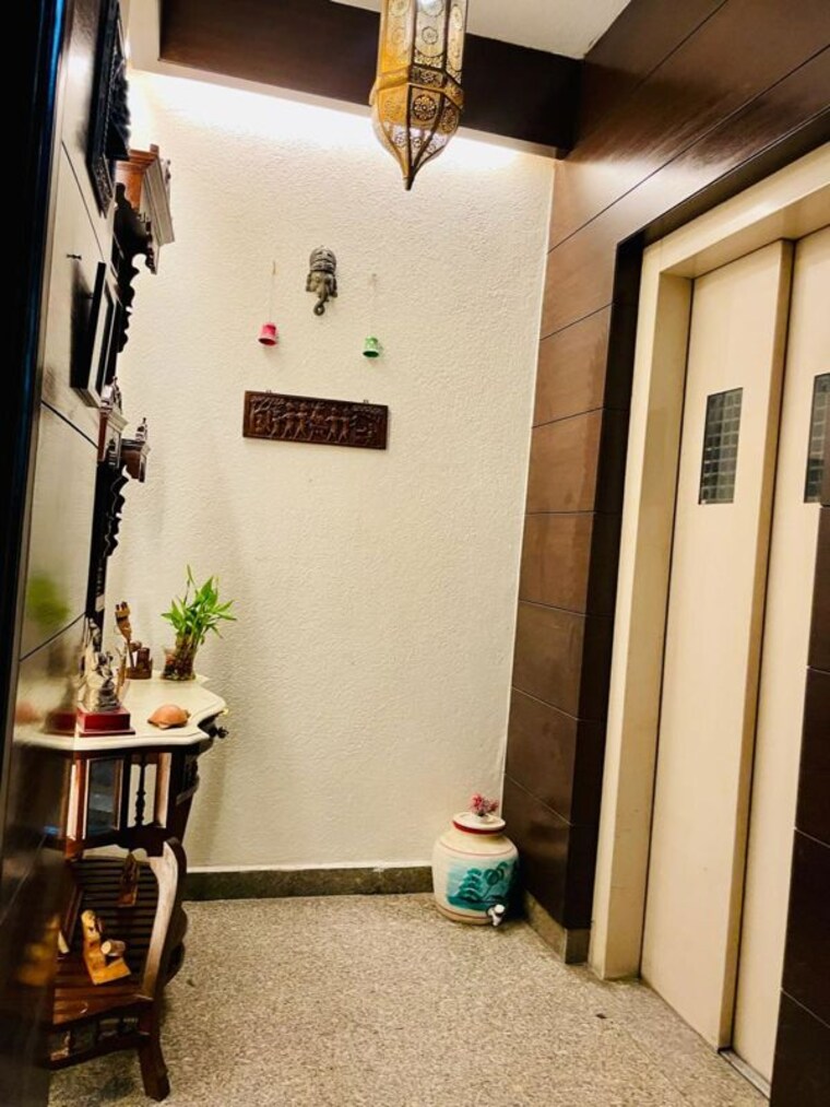 undefined, safdarjung enclave 3 Bedroom 250 Sq.Yd. Builder Floor In Safdarjung Enclave Delhi 10012709