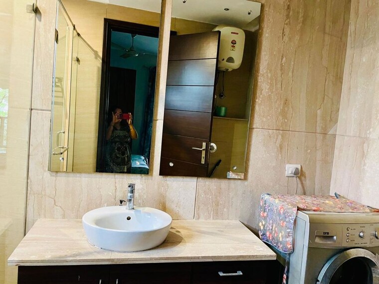 Master Bedroom, safdarjung enclave 3 Bedroom 250 Sq.Yd. Builder Floor In Safdarjung Enclave Delhi 10012709