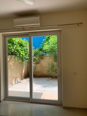 Room in 3 BHK Apartment at Emaar MGF Emerald Hills, Sector 65 – for Rent