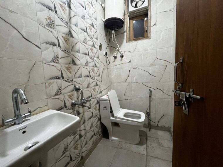 Bathroom, saket 1 Bedroom 500 Sq.Ft. Apartment In Saket Delhi 10012720