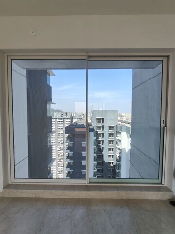 Room in 3 BHK Apartment at Courtyard by Narang Realty and The Wadhwa Group, Pokhran Road No Two – for Rent