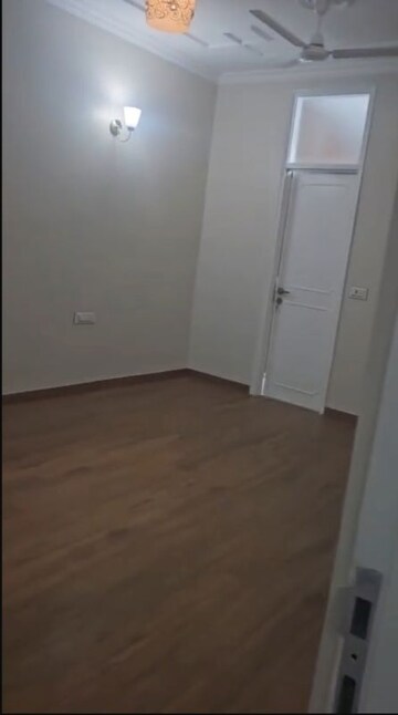 Room in 3 BHK Builder Floor at Greater Kailash ii – for Rent