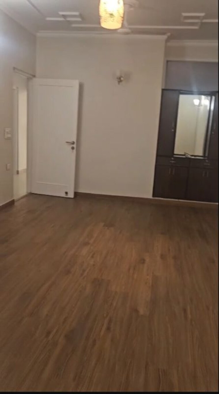 Room, greater kailash ii 3 Bedroom 250 Sq.Yd. Builder Floor In Greater Kailash ii Delhi 10012745