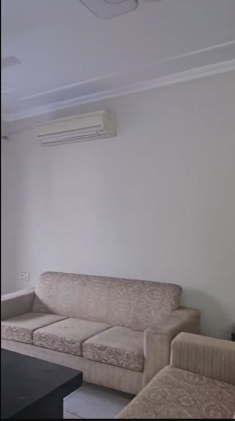 Room, greater kailash ii 3 Bedroom 250 Sq.Yd. Builder Floor In Greater Kailash ii Delhi 10012745