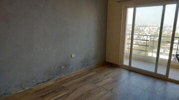 Room in 1 BHK Apartment at Paramount Golfforeste, Zeta I Greater Noida – for Rent