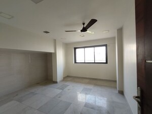 Room in 2 BHK Apartment at Pushpanjali Apartment Prabhadevi, Prabhadevi – for Rent