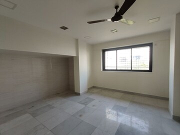 Room in 2 BHK Apartment at Pushpanjali Apartment Prabhadevi, Prabhadevi – for Rent