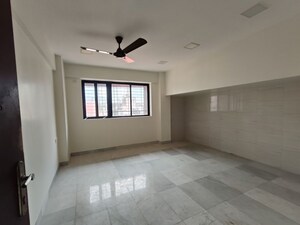 Room in 2 BHK Apartment at Pushpanjali Apartment Prabhadevi, Prabhadevi – for Rent