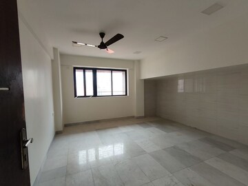 Room in 2 BHK Apartment at Pushpanjali Apartment Prabhadevi, Prabhadevi – for Rent