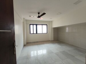 Room in 2 BHK Apartment at Pushpanjali Apartment Prabhadevi, Prabhadevi – for Rent