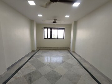 Room in 2 BHK Apartment at Pushpanjali Apartment Prabhadevi, Prabhadevi – for Rent