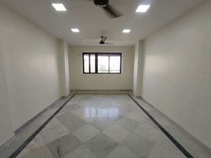 Room in 2 BHK Apartment at Pushpanjali Apartment Prabhadevi, Prabhadevi – for Rent