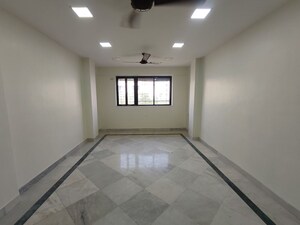 Room in 2 BHK Apartment at Pushpanjali Apartment Prabhadevi, Prabhadevi – for Rent