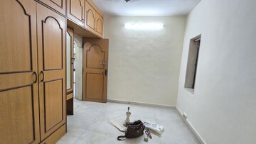 Room in 1 BHK Apartment at Raheja Manali CHS, Malad West – for Rent