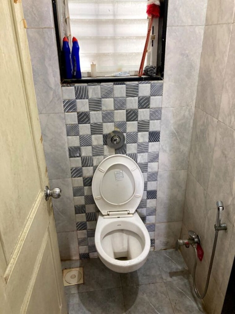 Bathroom, kalyani nagar 1 Bedroom 650 Sq.Ft. Apartment In Kalyani Nagar Pune 10012795