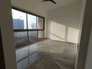 Room in 2 BHK Apartment at Prestige Jasdan Classic, Mahalaxmi – for Rent