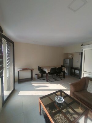 Team Area in 1 BHK Apartment at Defence Colony – for Rent