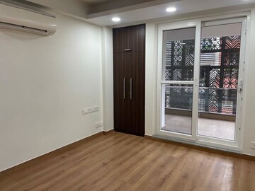 Room in 3 BHK Builder Floor at Navjeevan Vihar – for Rent