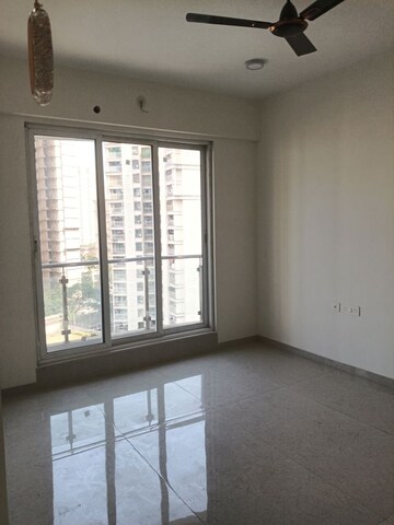 Room in 3 BHK Apartment at Rosa Manhattan, Ghodbunder Road – for Rent