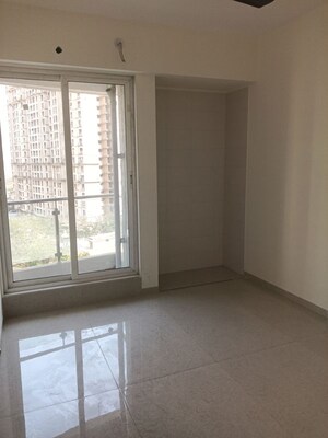 Room in 3 BHK Apartment at Rosa Manhattan, Ghodbunder Road – for Rent