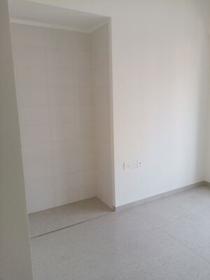 Room in 3 BHK Apartment at Rosa Manhattan, Ghodbunder Road – for Rent