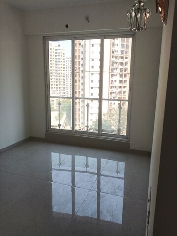 Room in 3 BHK Apartment at Rosa Manhattan, Ghodbunder Road – for Rent