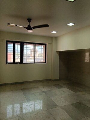 Room in 2 BHK Apartment at Pushpanjali Apartment Prabhadevi, Prabhadevi – for Rent