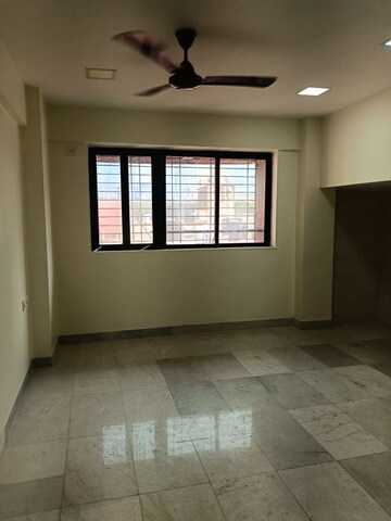 Room in 2 BHK Apartment at Pushpanjali Apartment Prabhadevi, Prabhadevi – for Rent