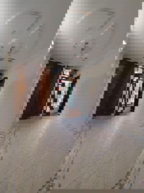 Room in 4 BHK Builder Floor at Sukhdev Vihar – for Sale