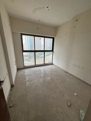Room in 2 BHK Apartment at Sheth Auris Bliss, Malad West – for Sale