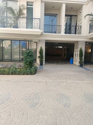 Parking in 3 BHK Builder Floor at Paras The Florett Enqlave, Sector 59 – for Sale