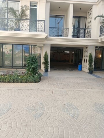 Parking in 3 BHK Builder Floor at Paras The Florett Enqlave, Sector 59 – for Sale