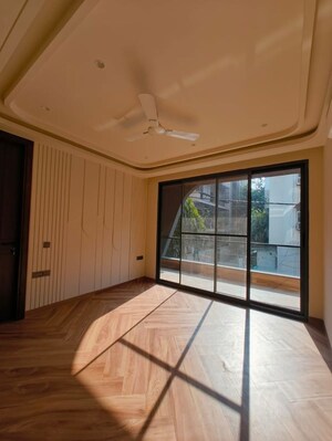 Room in 3 BHK Builder Floor at Greater Kailash I – for Rent