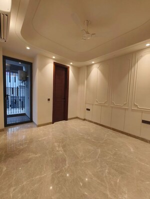 Room in 3 BHK Builder Floor at Greater Kailash I – for Rent