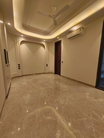 Room in 3 BHK Builder Floor at Greater Kailash I – for Rent